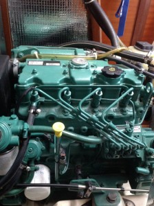 Der Motor sieht immer noch aus wie neu (ist ja auch ein Segelboot)