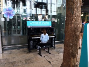 Ein Klavier im öffentlichen Raum