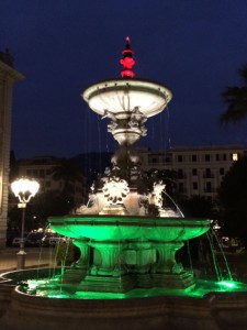 Brunnen in den italienischen Farben