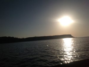 Sonnenschein über der Bucht Xuclà